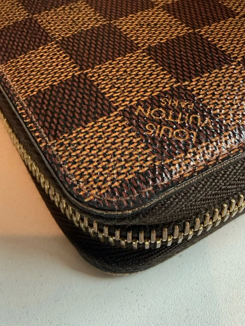 Louis Vuitton ‘Zippy Wallet in Damier Ebene’